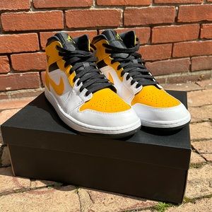 Jordan 1's Mid University Gold